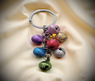 Llavero feng shui con cascabeles de colores para atraer alegría y buena suerte