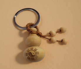 Llavero de madera en forma de Wu Lou con símbolo Yin Yang y hexagramas