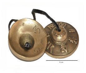 Imagen con medidas de los crótalos tibetanos: 6 cm de diámetro