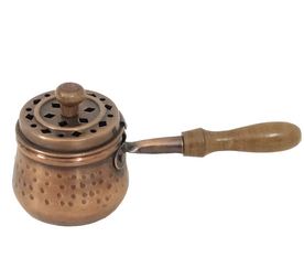 Quemador de incienso artesanal de cobre con mango de madera, ideal para rituales feng shui y limpieza energética clasico